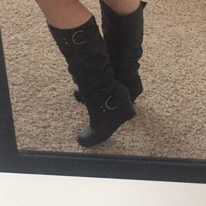 Wedge black boots